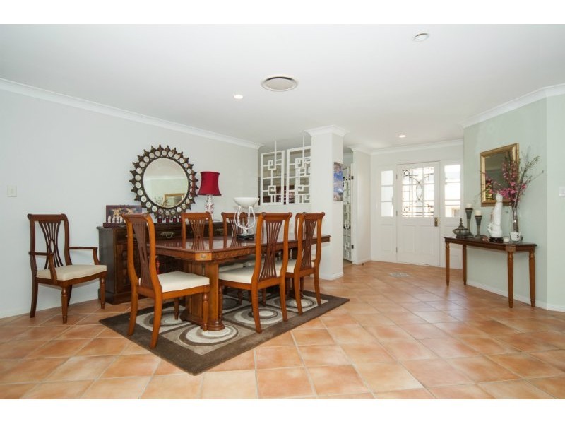 5 Orpington Court, Arundel QLD 4214