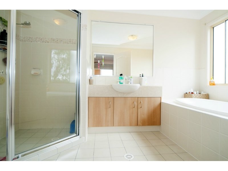 72 Tee Trees Boulevarde, Arundel QLD 4214