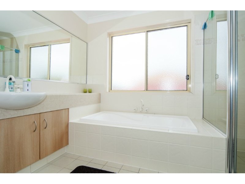 72 Tee Trees Boulevarde, Arundel QLD 4214