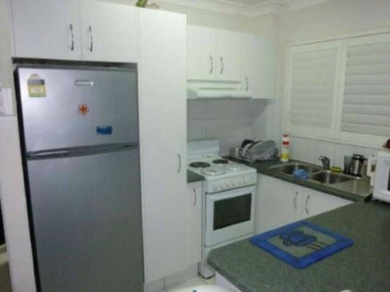 2/17 Meyer Street, Southport QLD 4215