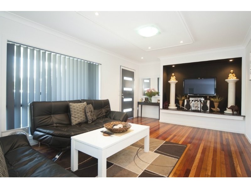 17 Gordon Street, Labrador QLD 4215