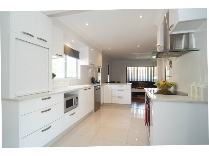 17 Gordon Street, Labrador QLD 4215