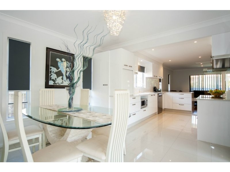 17 Gordon Street, Labrador QLD 4215