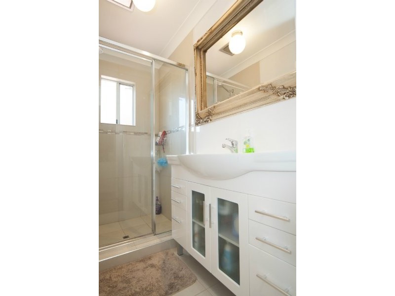 17 Gordon Street, Labrador QLD 4215