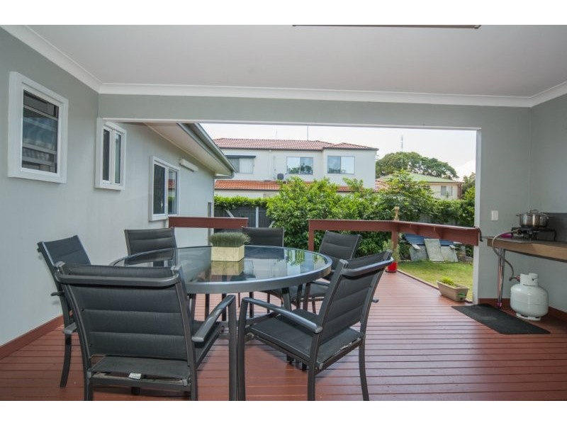 17 Gordon Street, Labrador QLD 4215