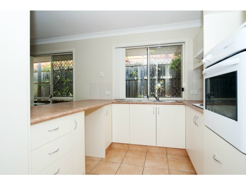 1/12 Jacqueline Avenue, Labrador QLD 4215