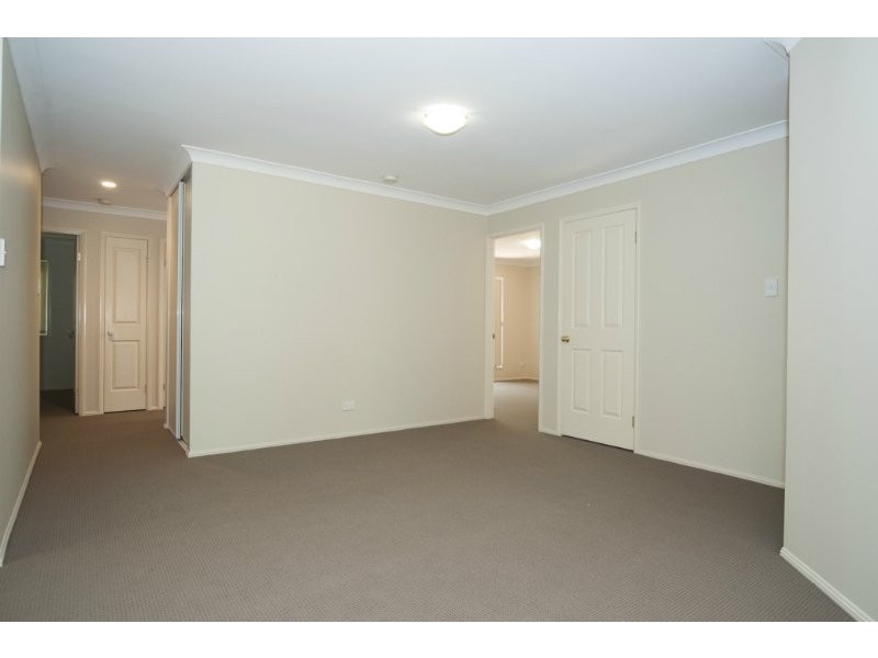 1/12 Jacqueline Avenue, Labrador QLD 4215