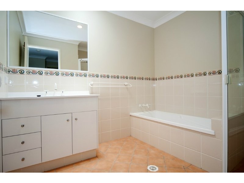 1/12 Jacqueline Avenue, Labrador QLD 4215