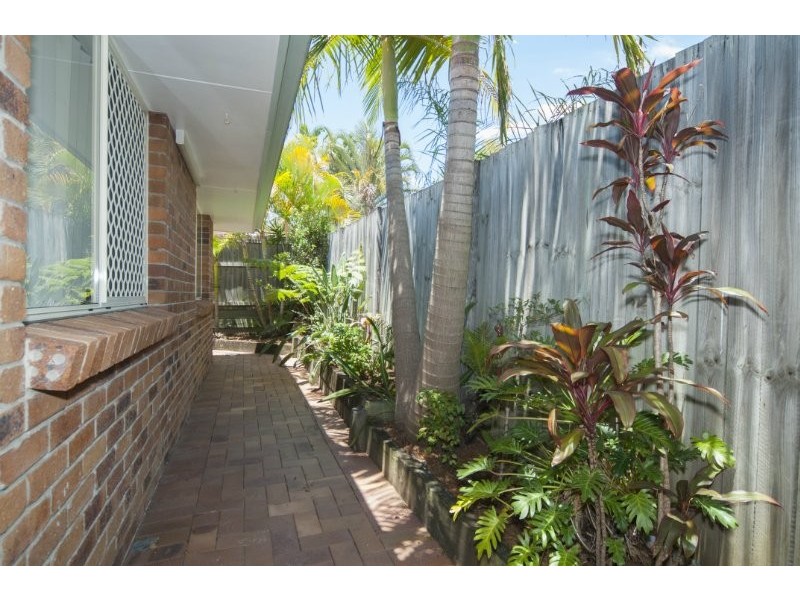 1/12 Jacqueline Avenue, Labrador QLD 4215