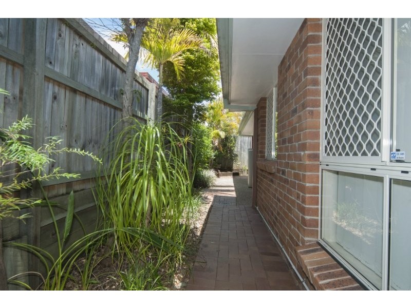 1/12 Jacqueline Avenue, Labrador QLD 4215