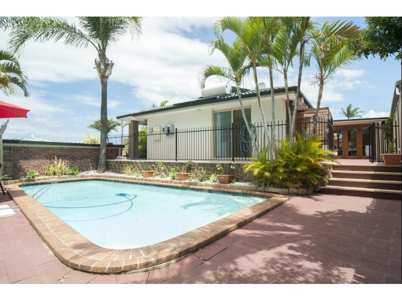 8 Footscray Court, Arundel QLD 4214