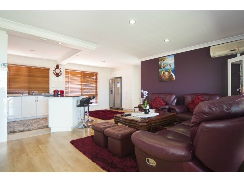 8 Footscray Court, Arundel QLD 4214