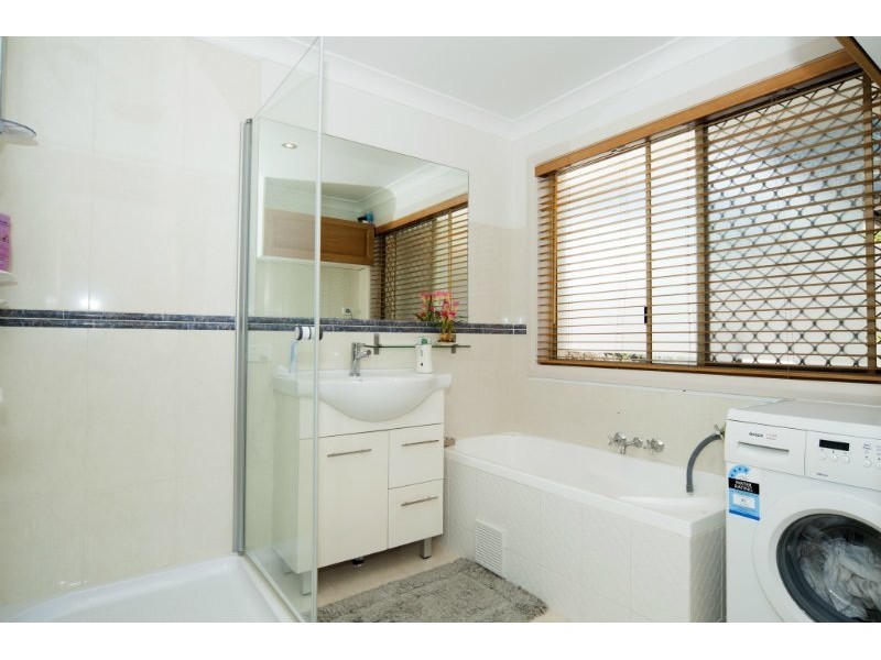 8 Footscray Court, Arundel QLD 4214