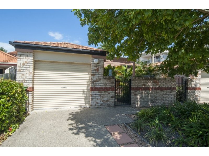 1/105 Muir Street, Labrador QLD 4215