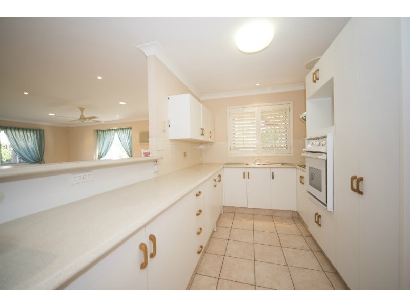 2/13 Jannie Court, Labrador QLD 4215