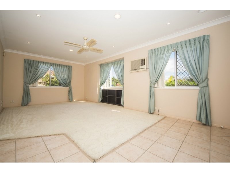 2/13 Jannie Court, Labrador QLD 4215