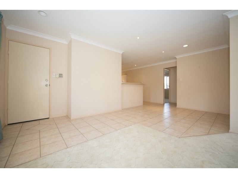 2/13 Jannie Court, Labrador QLD 4215