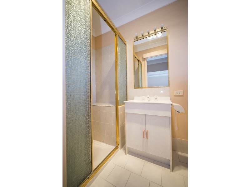 2/13 Jannie Court, Labrador QLD 4215