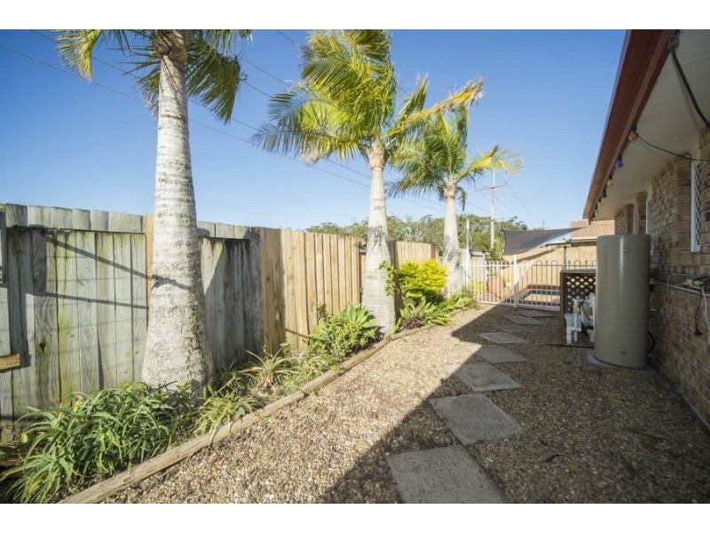 2/13 Jannie Court, Labrador QLD 4215