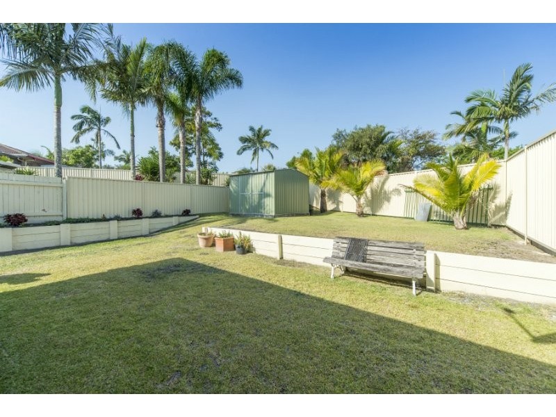 2/5 Galaxy Court, Labrador QLD 4215