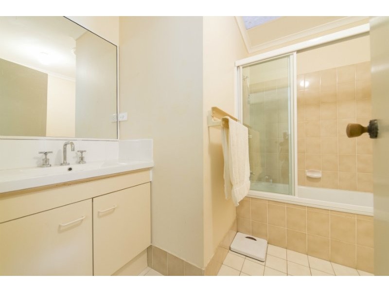 2/5 Galaxy Court, Labrador QLD 4215