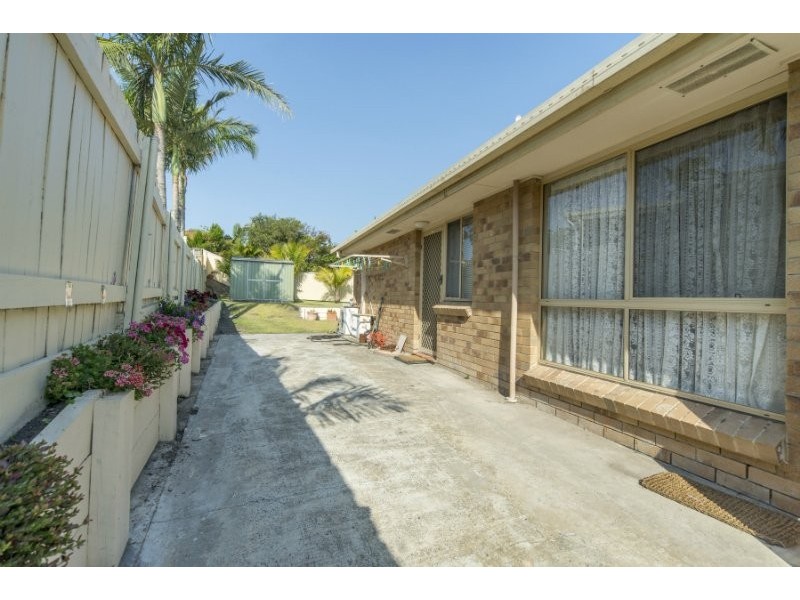 2/5 Galaxy Court, Labrador QLD 4215