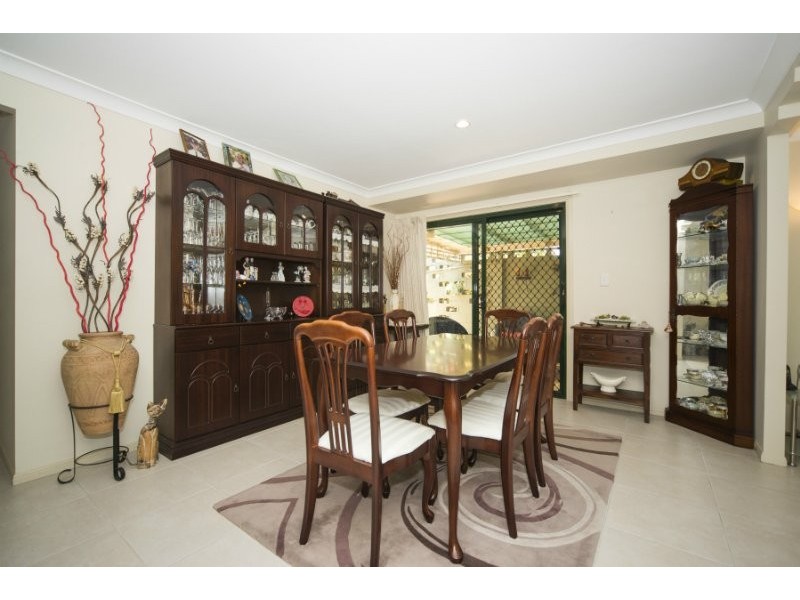 2/6 Sutherland Avenue, Labrador QLD 4215