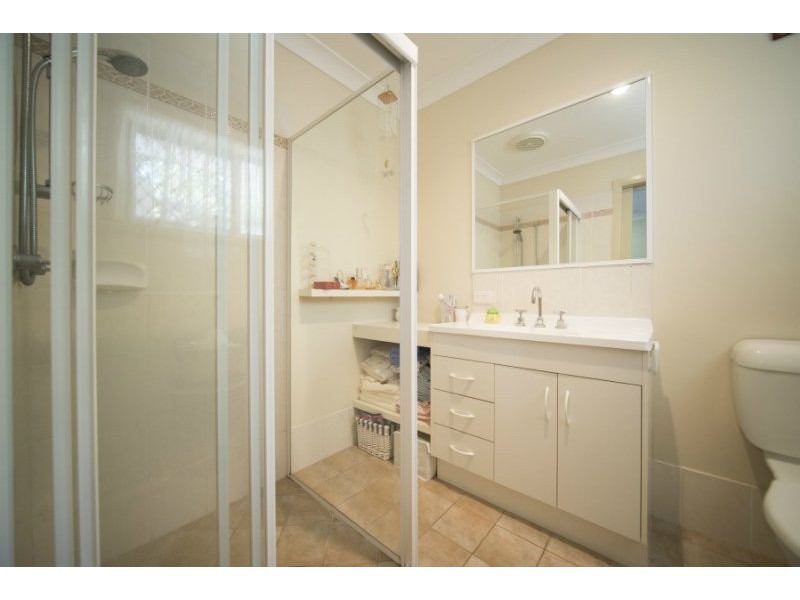 2/6 Sutherland Avenue, Labrador QLD 4215