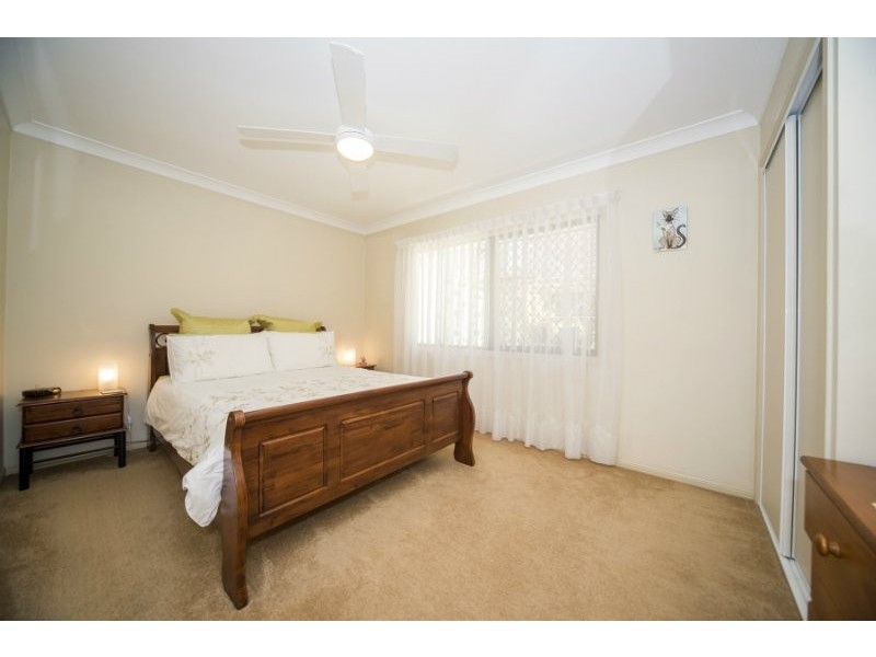 2/6 Sutherland Avenue, Labrador QLD 4215