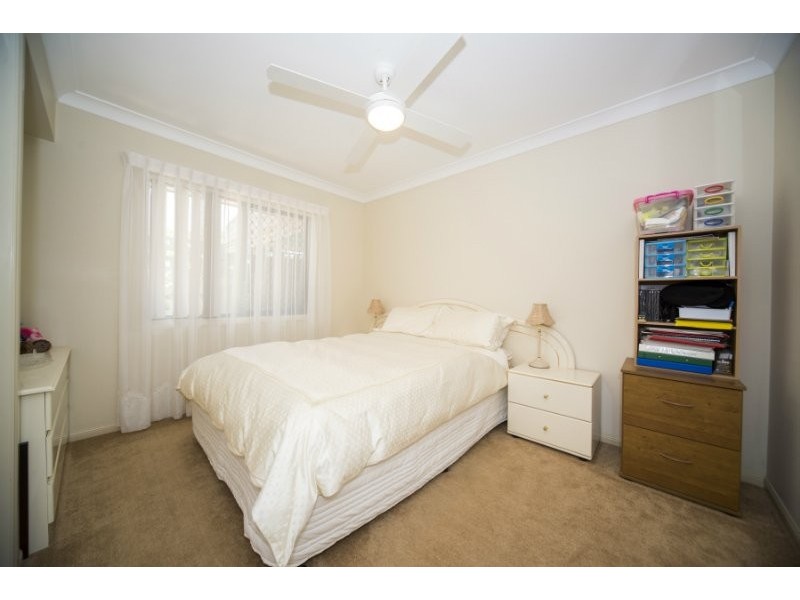 2/6 Sutherland Avenue, Labrador QLD 4215