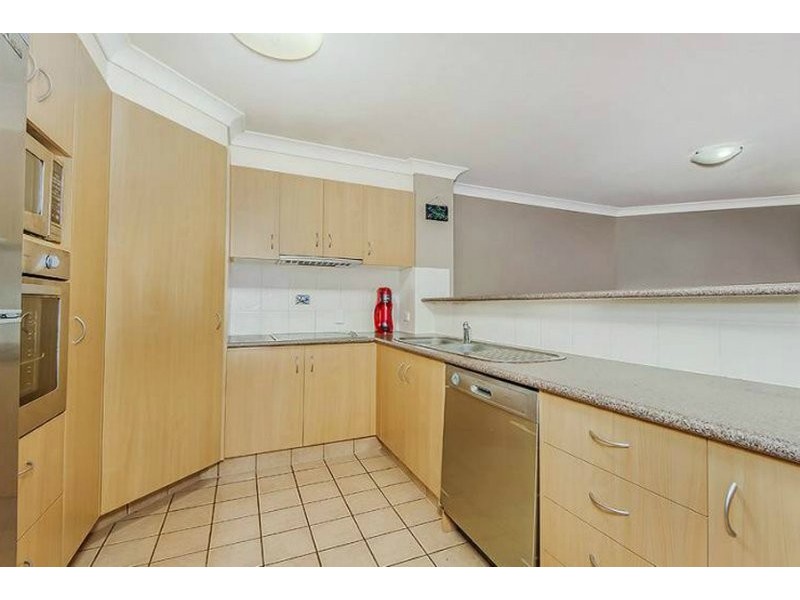 36/16 Sykes Court, Southport QLD 4215