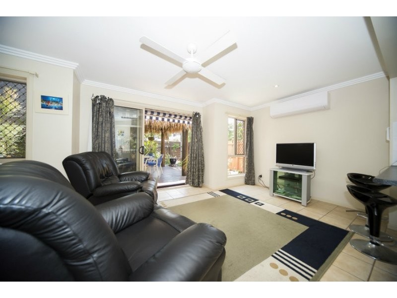 1/7 Middle Street, Labrador QLD 4215