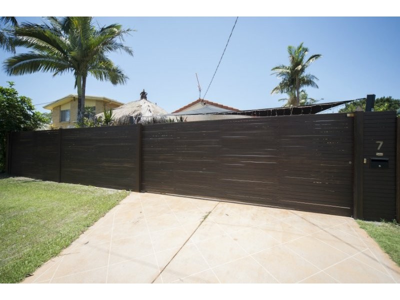 1/7 Middle Street, Labrador QLD 4215