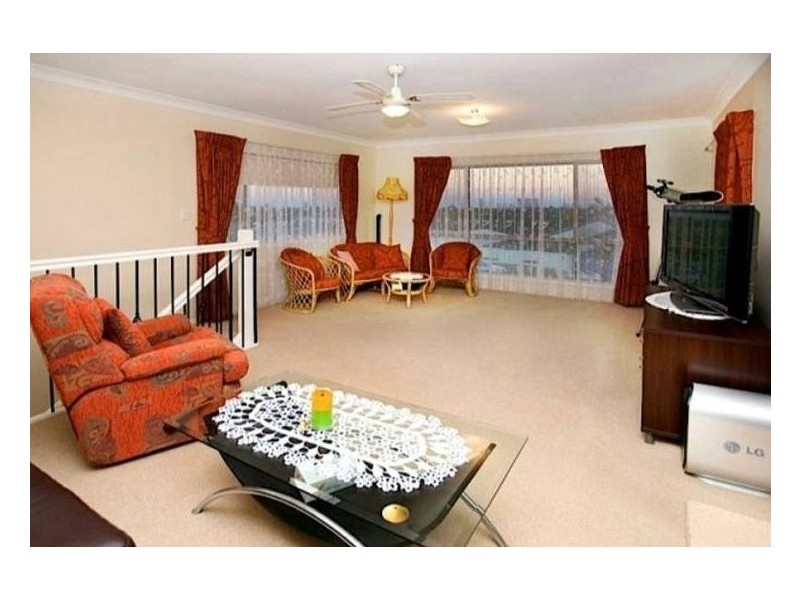 17 Carrumbella Drive, Arundel QLD 4214