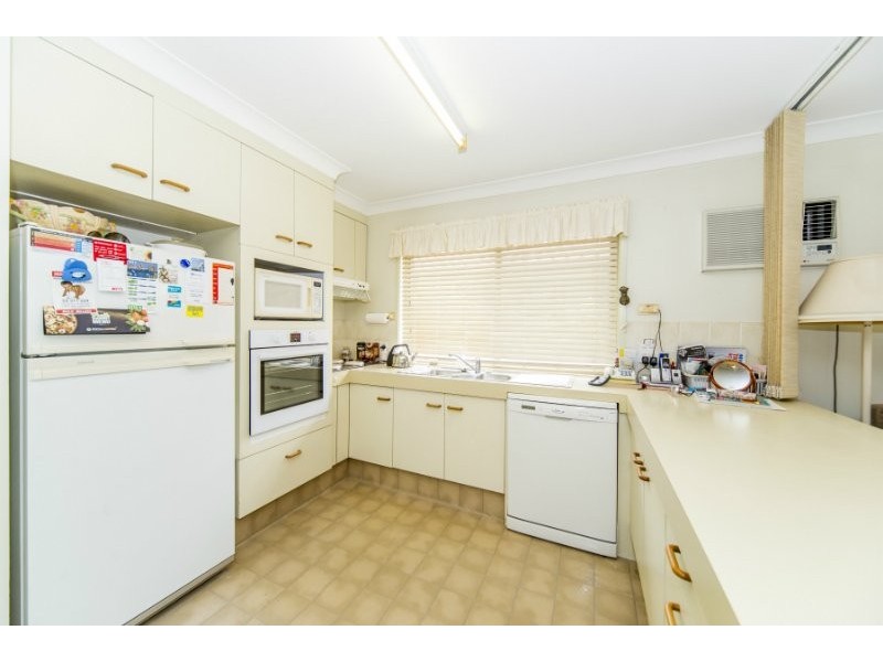 2/4 Nina Parade, Arundel QLD 4214