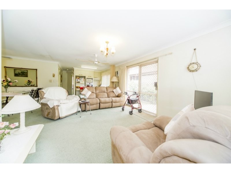 2/4 Nina Parade, Arundel QLD 4214