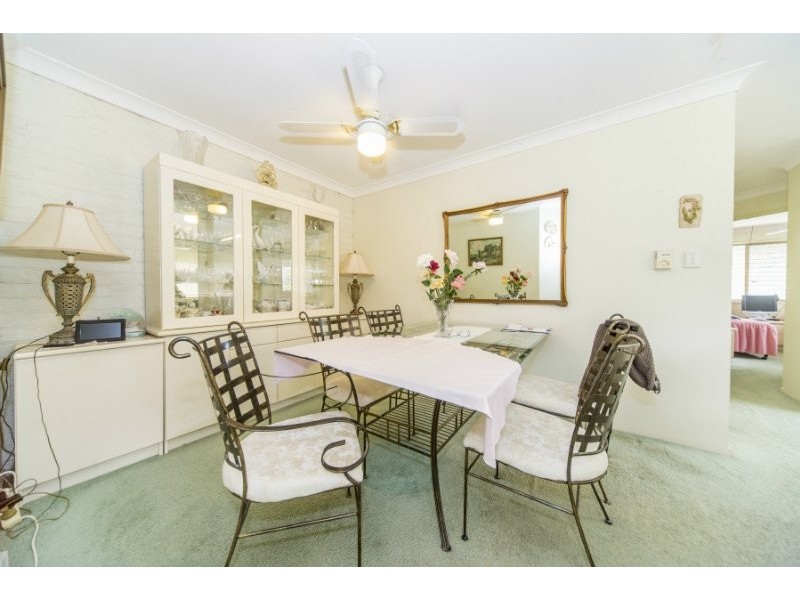 2/4 Nina Parade, Arundel QLD 4214