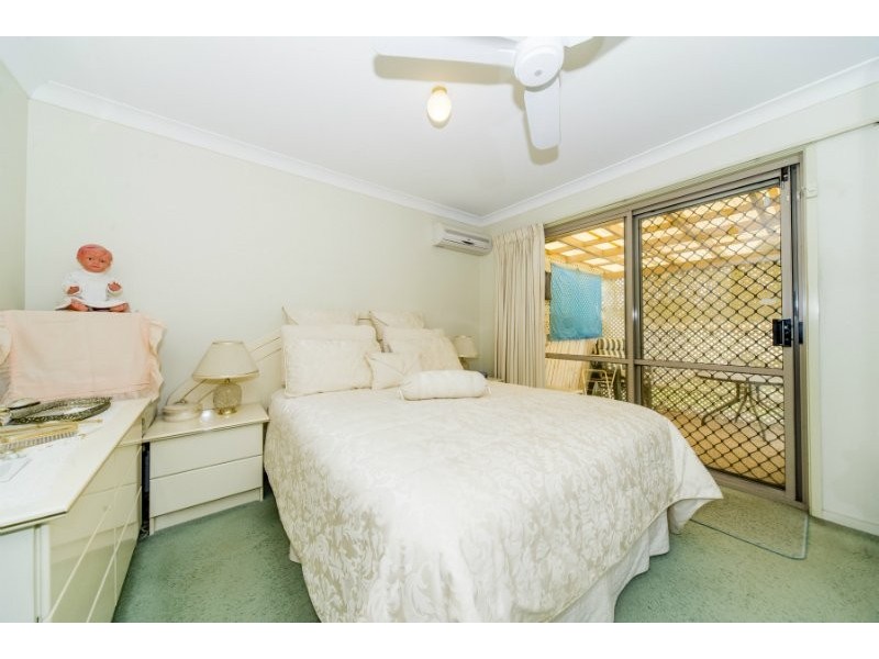 2/4 Nina Parade, Arundel QLD 4214