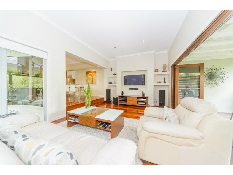 2/20 Billington Street, Labrador QLD 4215