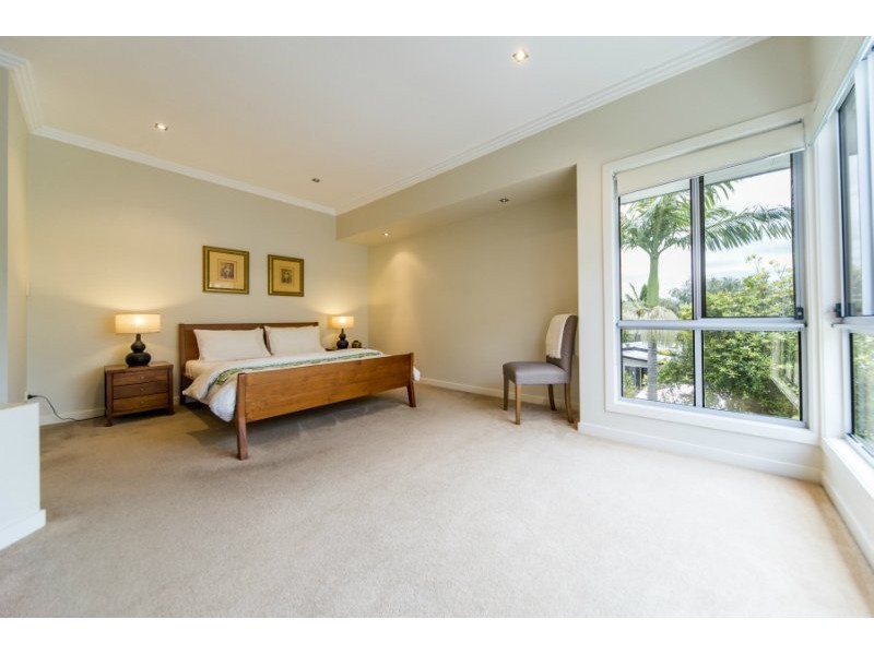 2/20 Billington Street, Labrador QLD 4215