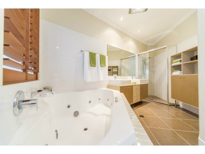 2/20 Billington Street, Labrador QLD 4215