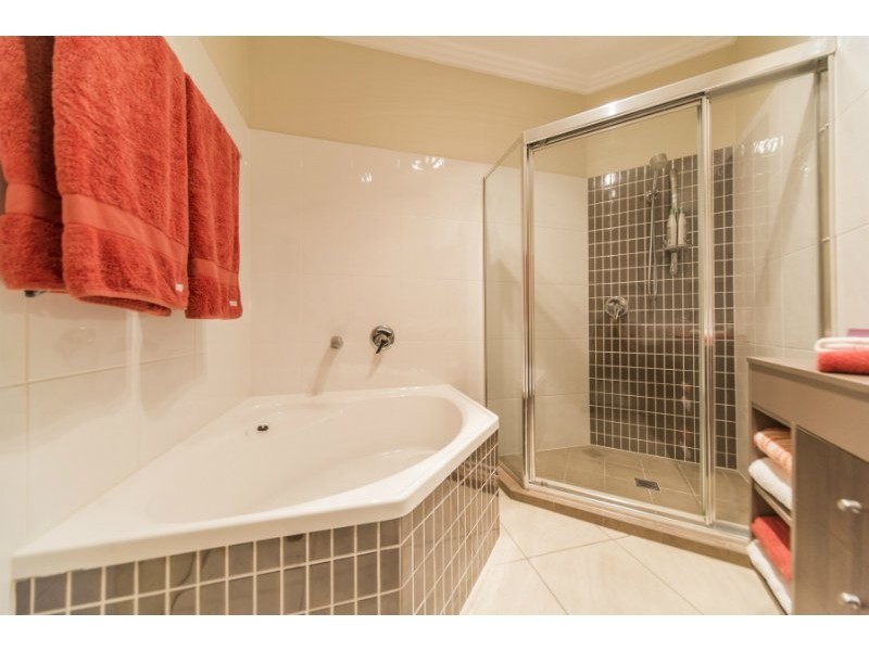 2/20 Billington Street, Labrador QLD 4215