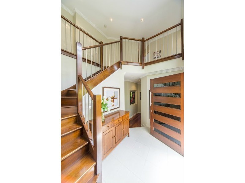 2/20 Billington Street, Labrador QLD 4215