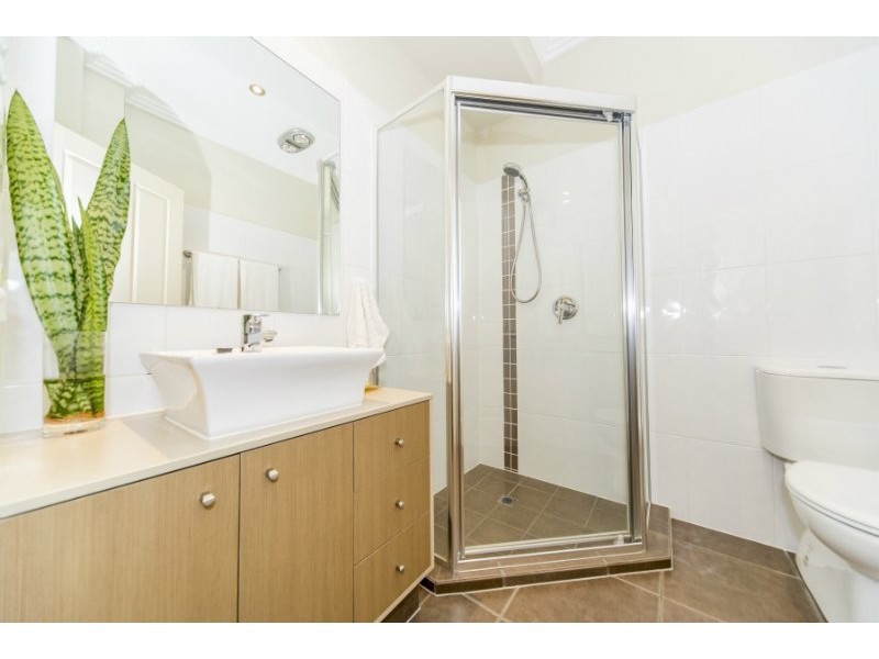 2/20 Billington Street, Labrador QLD 4215