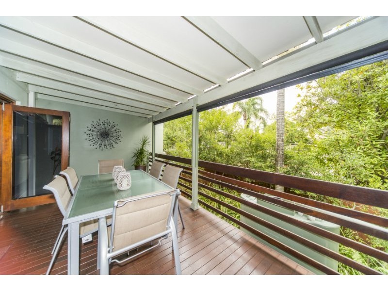 2/20 Billington Street, Labrador QLD 4215