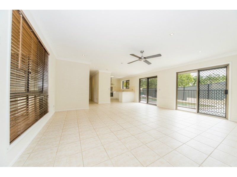 1/8 Jean Street, Labrador QLD 4215
