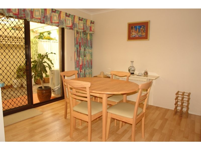 2/18 Stephenson Street, Labrador QLD 4215