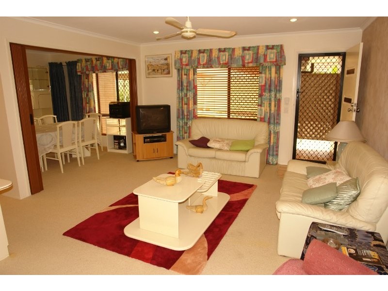 2/18 Stephenson Street, Labrador QLD 4215