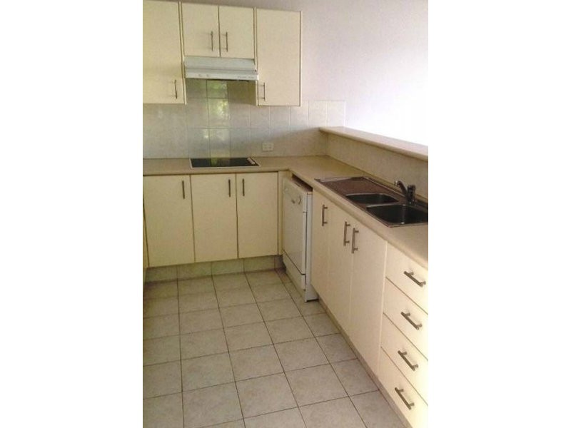 7/2 Brown Street, Labrador QLD 4215