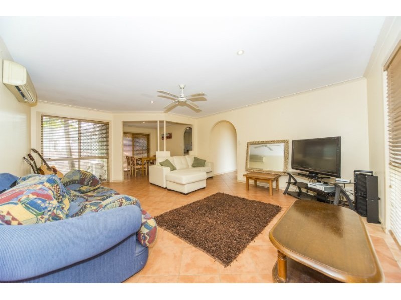 22 Footscray Court, Arundel QLD 4214